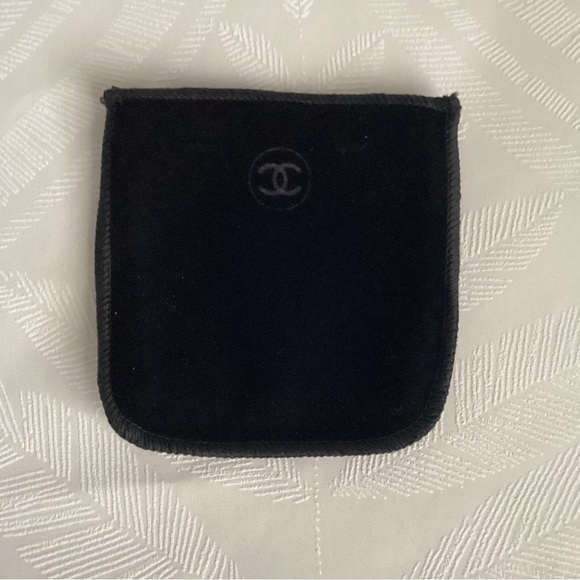 NEW CHANEL White Compact Mirror - Picture 7 of 9